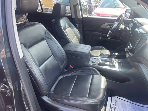 Used 2020 Chevrolet Traverse LT w/ LT Premium Package AWD/4WD image 21