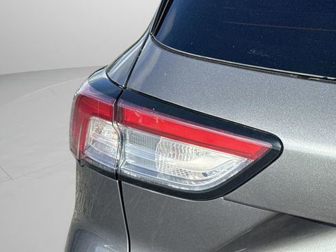 Used 2022 Ford Escape SE FWD image 18
