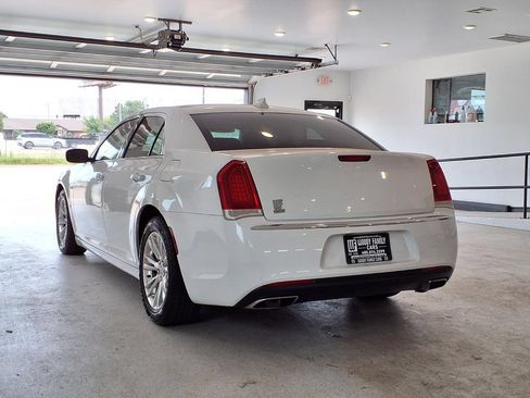 Used 2019 Chrysler 300 Touring w/ Driver Convenience Group RWD image 17