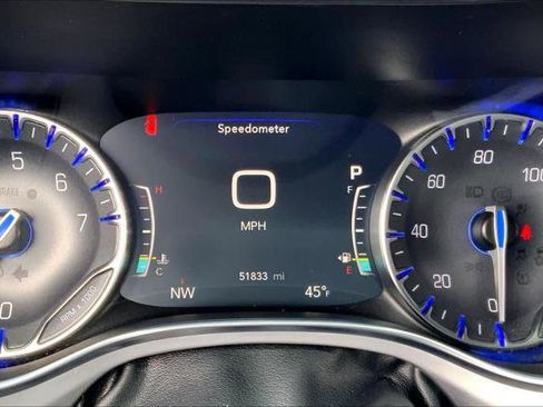 Certified 2025 Chrysler Pacifica Limited image 22