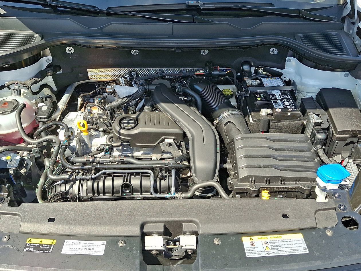 Used 2025 Volkswagen Taos SE FWD image 29