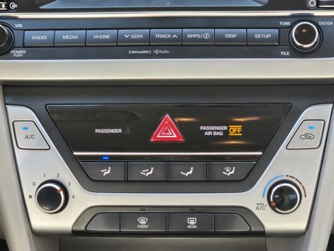 Used 2017 Hyundai Elantra SE image 37