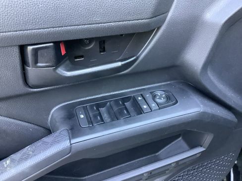 Used 2025 Toyota Tacoma SR5 AWD/4WD image 23