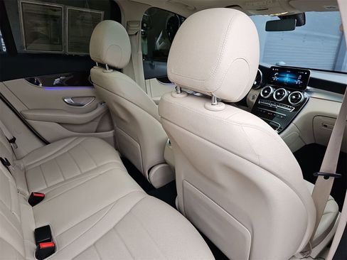 Used 2021 Mercedes-Benz GLC 300 4MATIC image 16