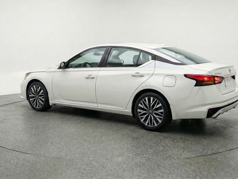 Used 2025 Nissan Altima 2.5 SV FWD image 6