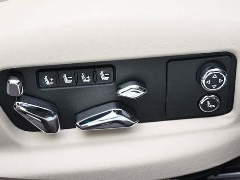 New 2026 Bentley Flying Spur Plug-In Hybrid image 17