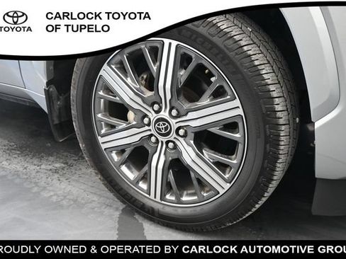 Used 2023 Toyota Sequoia Capstone RWD image 17