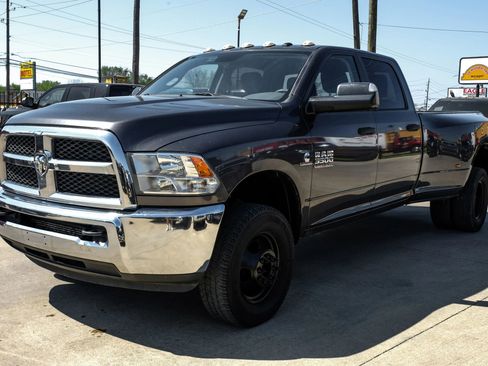 Used 2018 RAM 3500 Tradesman w/ Chrome Appearance Group AWD/4WD image 13