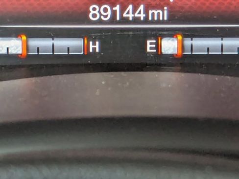 Used 2016 Jeep Renegade Trailhawk w/ Premium Trailhawk Package AWD/4WD image 10