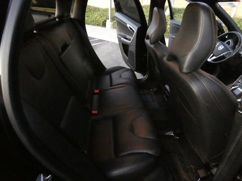 Used 2016 Volvo XC60 T6 Platinum image 34