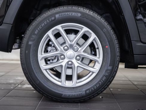 New 2025 Jeep Grand Cherokee Laredo X w/ Luxury Tech Group I image 18