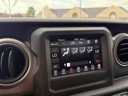 Used 2023 Jeep Wrangler Sport S image 3