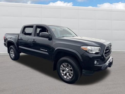 Used 2018 Toyota Tacoma SR5 image 11