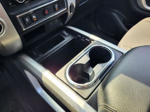 Used 2021 Nissan Titan SV w/ SV Convenience Package RWD image 19