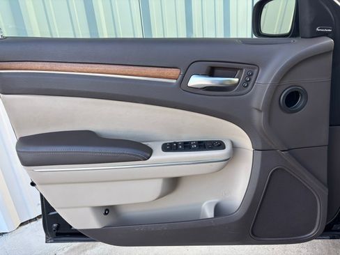 Used 2013 Chrysler 300 C Luxury Series w/ Harman Kardon Audio Group image 13