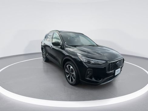 Used 2024 Ford Escape Platinum w/ Class II Trailer Tow Package image 2