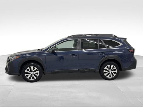 Used 2024 Subaru Outback Premium AWD/4WD image 3