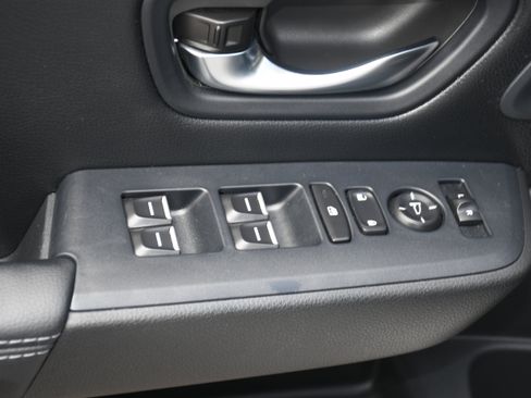 Used 2023 Honda Pilot Touring image 11