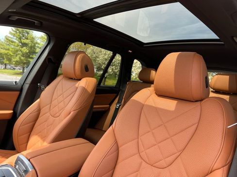 Used 2024 BMW X5 xDrive40i w/ Executive Package image 17