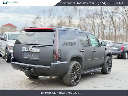 Used 2011 Cadillac Escalade AWD w/ Touring Package image 6