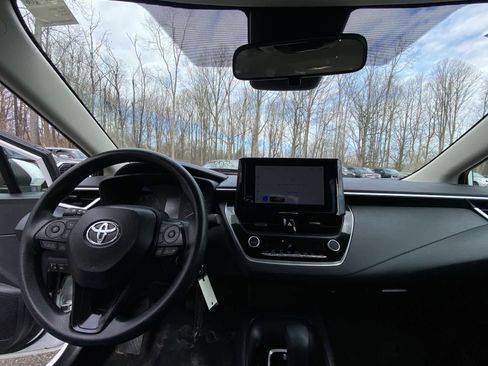 Used 2025 Toyota Corolla LE image 18