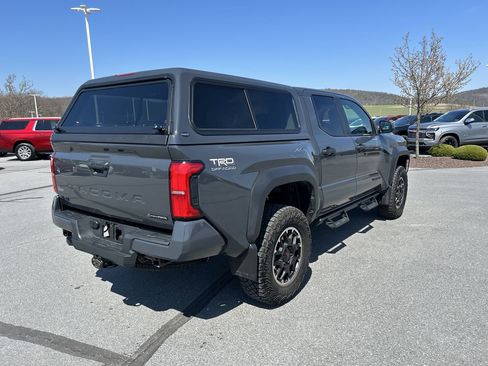 Used 2025 Toyota Tacoma TRD Off-Road AWD/4WD image 7
