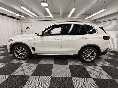 Used 2025 BMW X5 xDrive50e AWD/4WD image 2