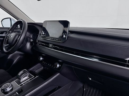 Used 2023 Mitsubishi Outlander SE image 29