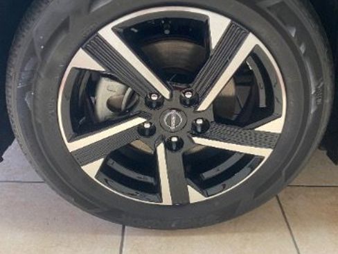 Used 2024 Nissan Sentra SV image 32