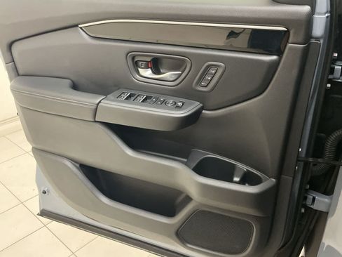 Used 2023 Honda Pilot Touring image 17