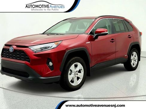 Used 2020 Toyota RAV4 XLE AWD/4WD image 1