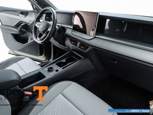 Used 2025 Volkswagen Tiguan SE R-Line image 72