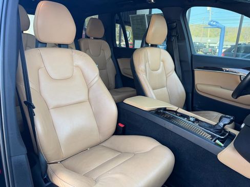 Used 2017 Volvo XC90 T6 Momentum w/ Vision Package image 17