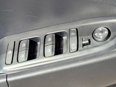 Certified 2025 Hyundai Venue SEL FWD image 23