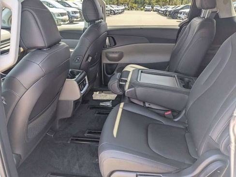 New 2026 Kia Carnival SX FWD image 15