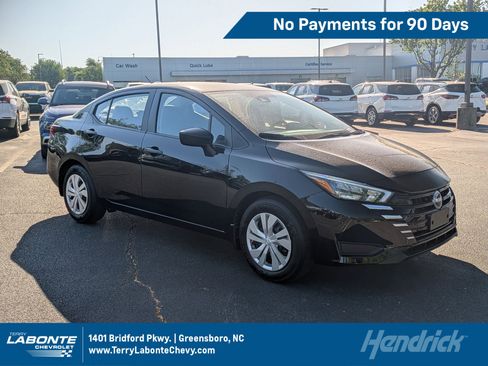 Used 2025 Nissan Versa S w/ Trunk Package FWD image 1