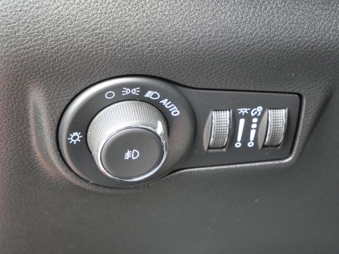 Used 2022 Jeep Compass Limited AWD/4WD image 21