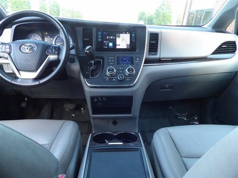Used 2016 Toyota Sienna XLE w/ XLE Navigation Package FWD image 16