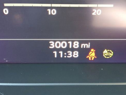 Used 2024 Audi Q4 e-tron Premium Plus w/ Premium Plus image 27