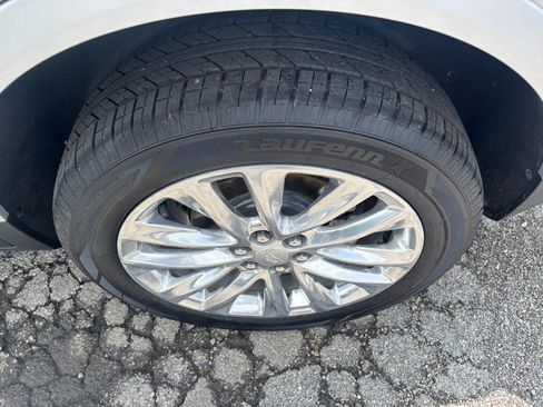 Used 2017 Cadillac XT5 Platinum w/ Driver Assist Package AWD/4WD image 7