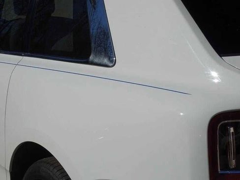 Certified 2022 Rolls-Royce Cullinan w/ Cullinan Package image 24