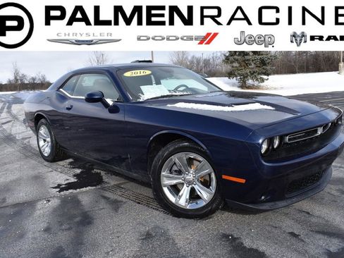 Used 2016 Dodge Challenger SXT image 1
