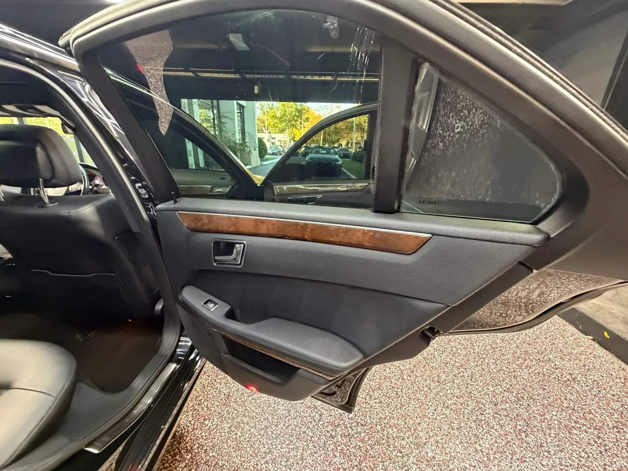 Used 2011 Mercedes-Benz E 350 4MATIC Sedan image 33