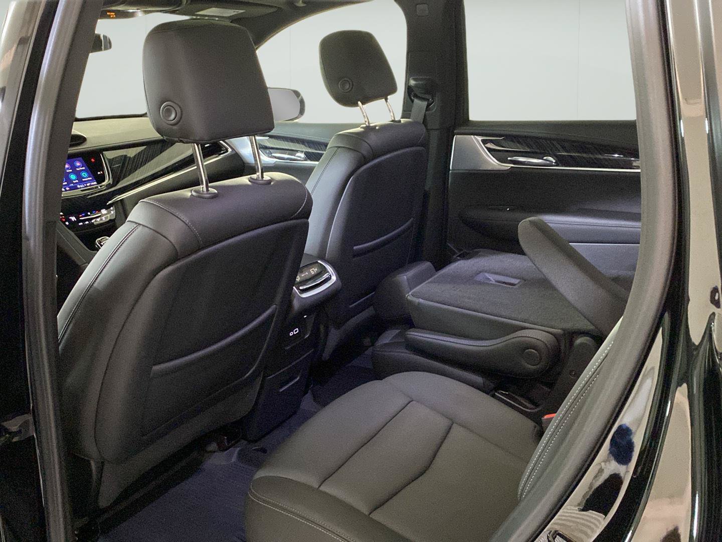 Certified 2024 Cadillac XT6 Premium Luxury w/ LPO, Floor Liner Package AWD/4WD image 23
