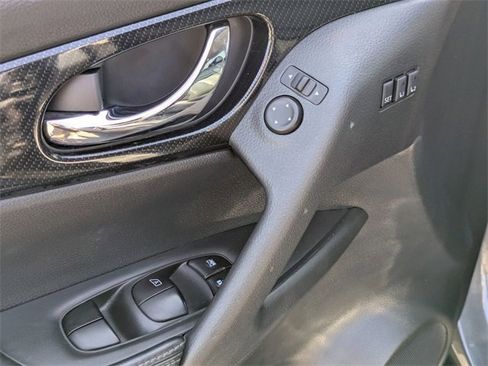 Used 2019 Nissan Rogue SL w/ Premium Package image 12