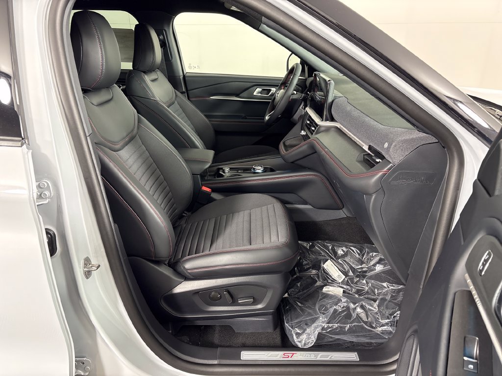 New 2026 Ford Explorer ST-Line w/ ST-Line Street Pack RWD image 5