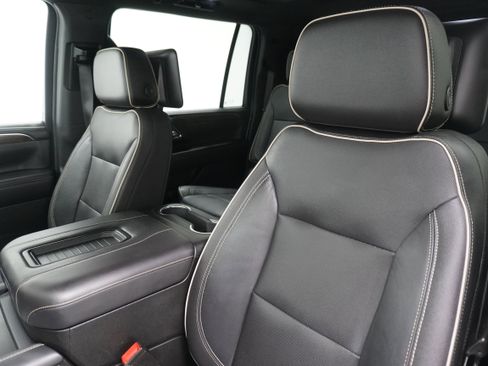 Used 2021 Chevrolet Suburban Premier AWD/4WD image 10