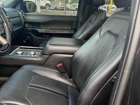 Used 2019 Ford Expedition Limited w/ Equipment Group 302A AWD/4WD image 17