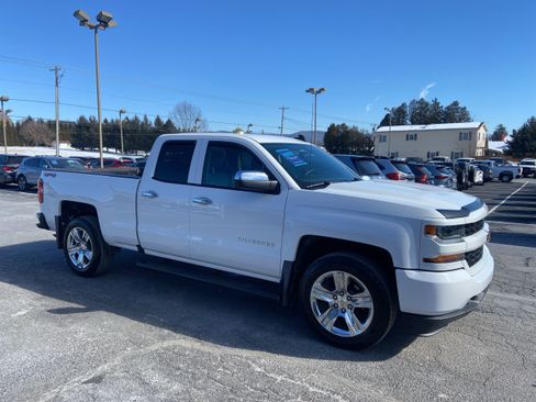 Used 2018 Chevrolet Silverado 1500 Custom w/ Custom Convenience Package image 8