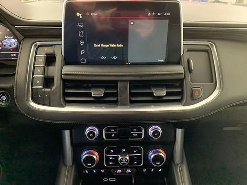 Used 2023 GMC Yukon XL SLT AWD/4WD image 4